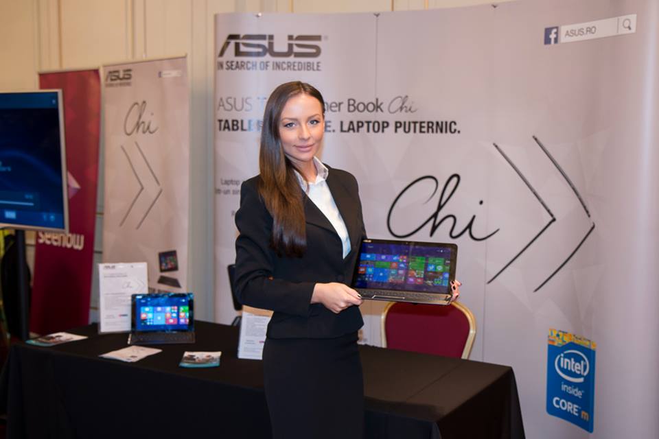 Dispozitivele 2-in-1 ASUS Transformer Book Chi au fost prezentate la Ziua Comunicațiilor 2015