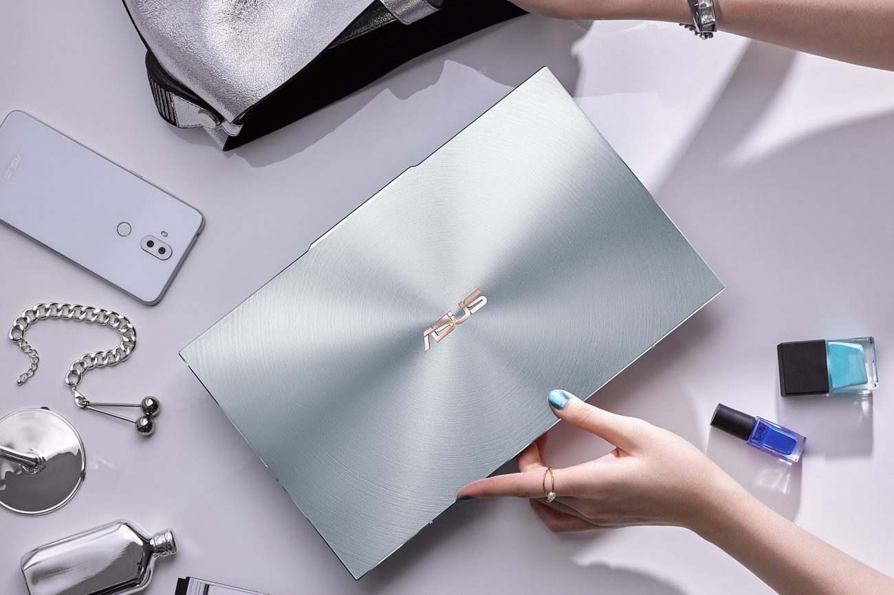 Notebook-ul ultra-compact ZenBook S13 UX392