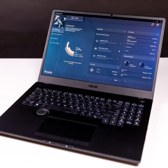 Laptopul ProArt Studiobook si aplicatia ProArt Creator Hub