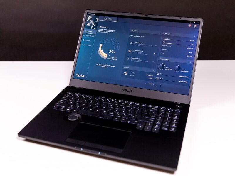 Laptopul ProArt Studiobook si aplicatia ProArt Creator Hub