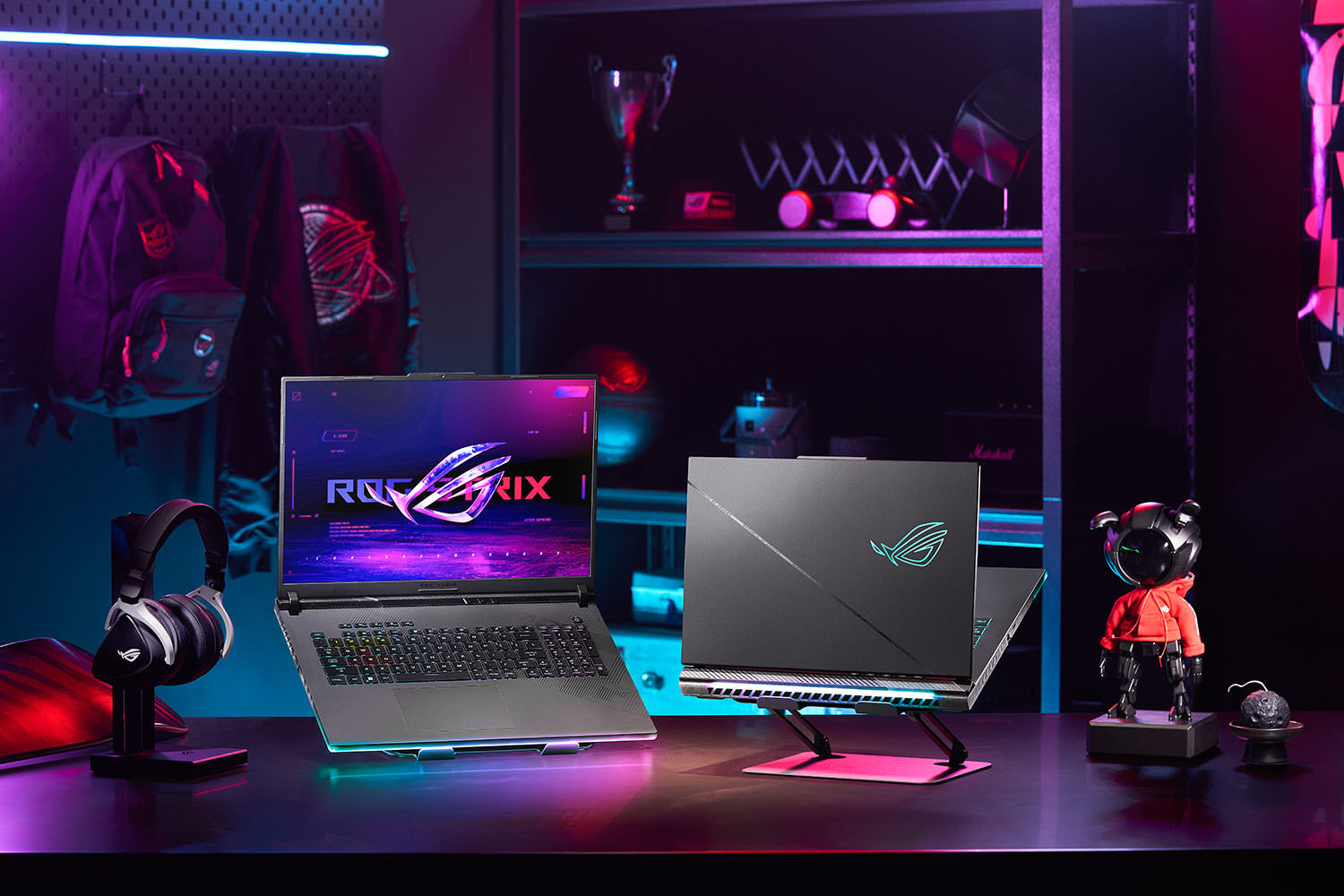 Laptopul de gaming ROG Strix SCAR 18 (2024)