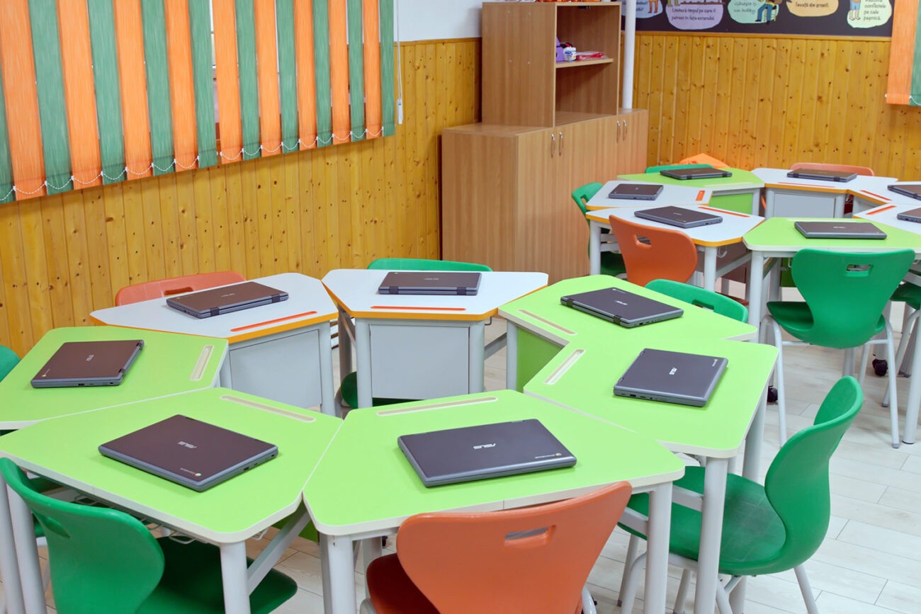 Implementarea laptopurilor Chromebook CR1 în procesul educațional la Scoala George Popa din Medias