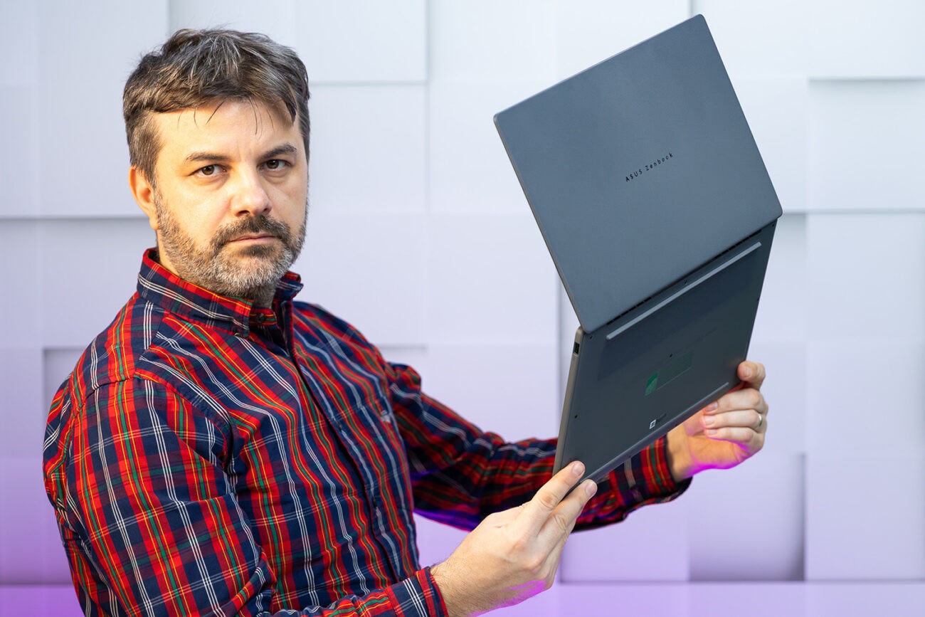 Prezentarea laptopului ASUS Zenbook A14 UX3407